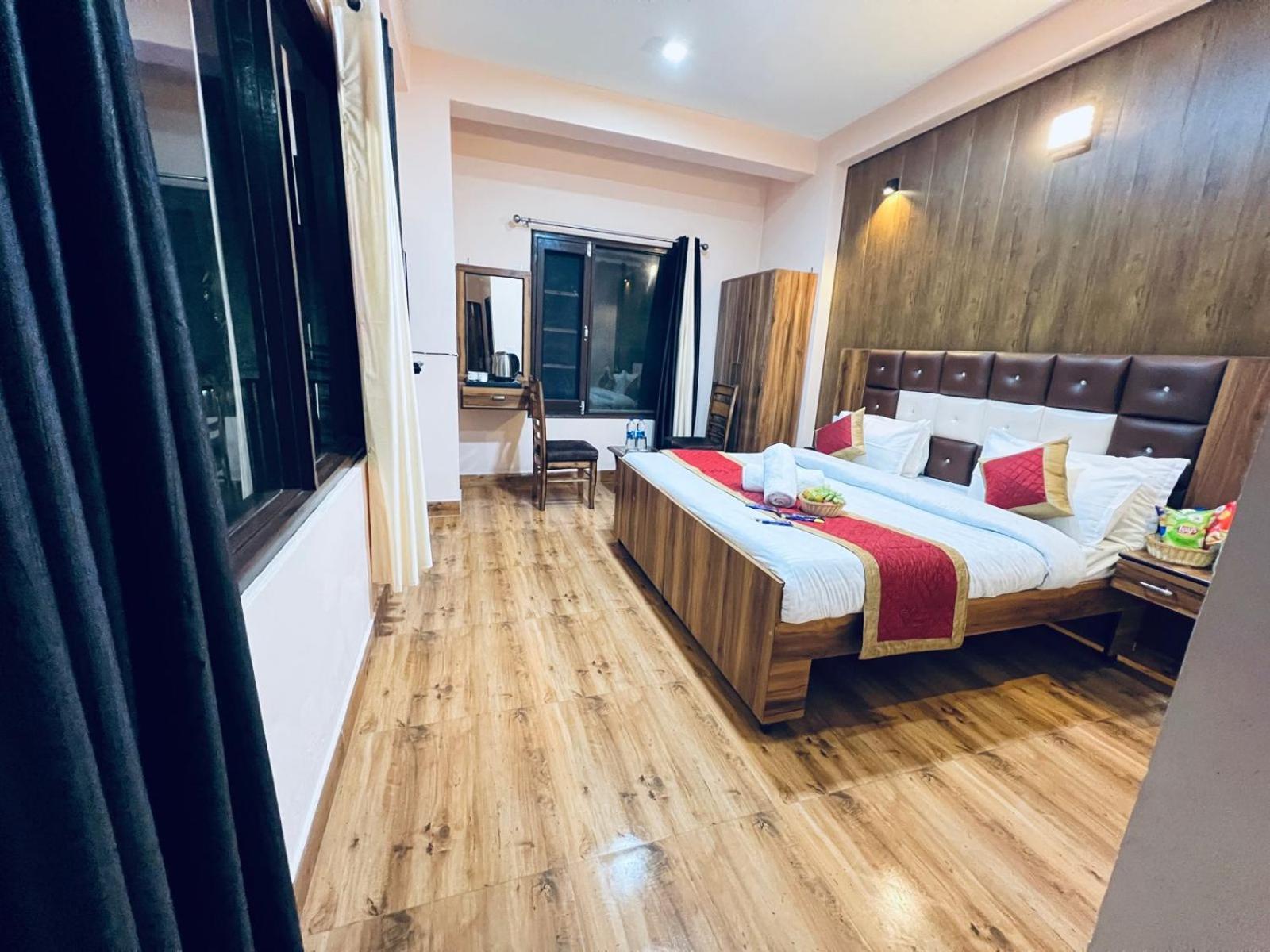 Hotel The Canadian With Jungle View, Near Dalhousie Bus Stand Banikhet ภายนอก รูปภาพ