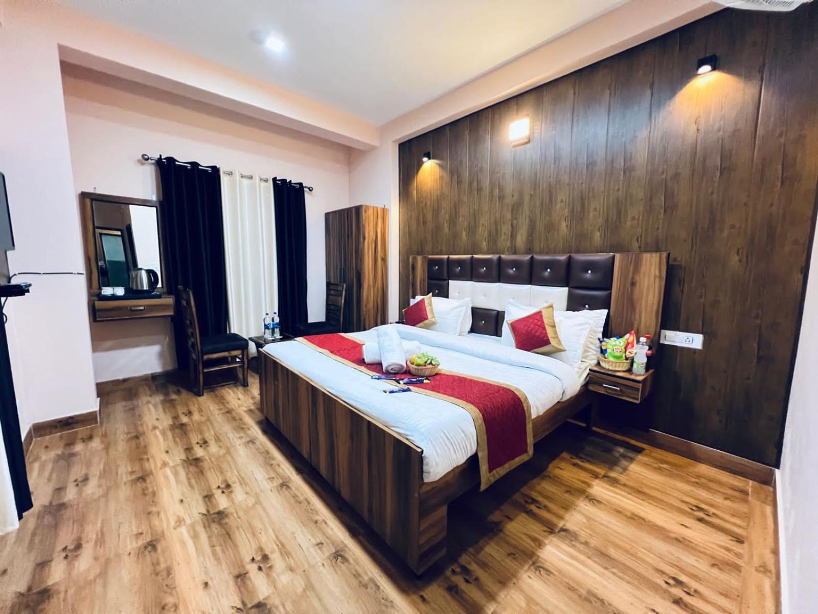 Hotel The Canadian With Jungle View, Near Dalhousie Bus Stand Banikhet ภายนอก รูปภาพ